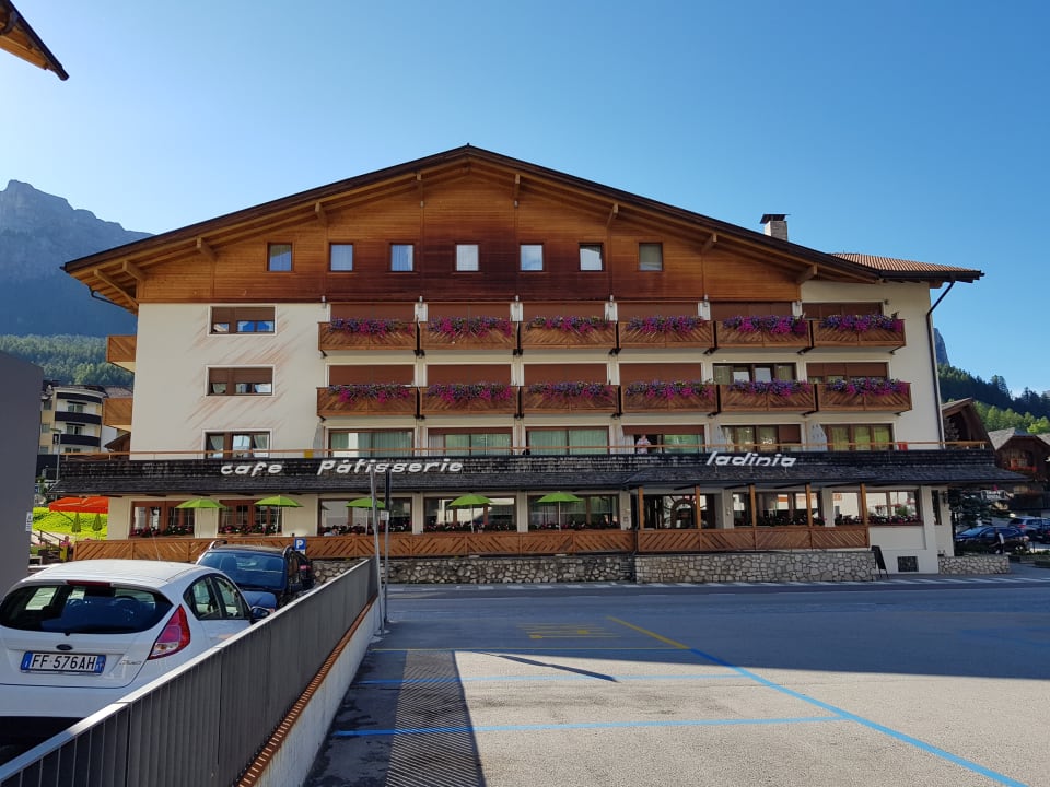 Außenansicht Hotel Ladinia