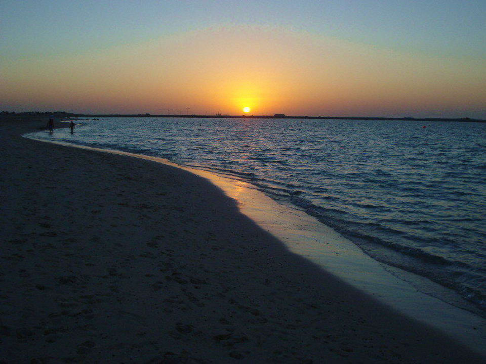 Sonnenuntergang am Strand JA Beach Hotel