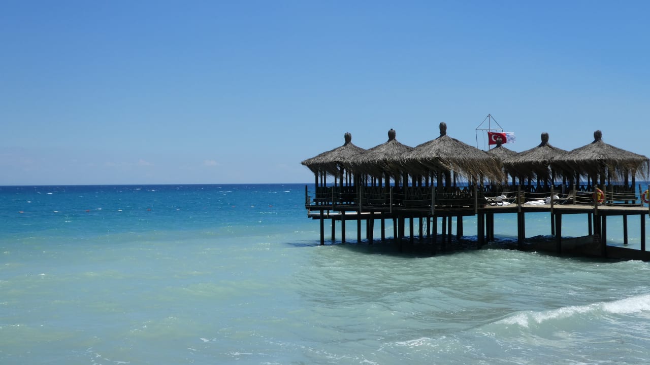 Strand Crystal Flora Beach Resort