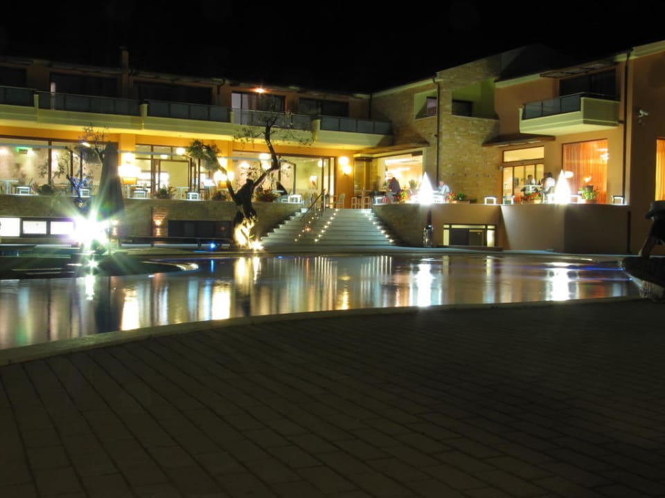 Blick auf den Pool, das Restaurant & die Bar Alexandra Golden Boutique - Adults only