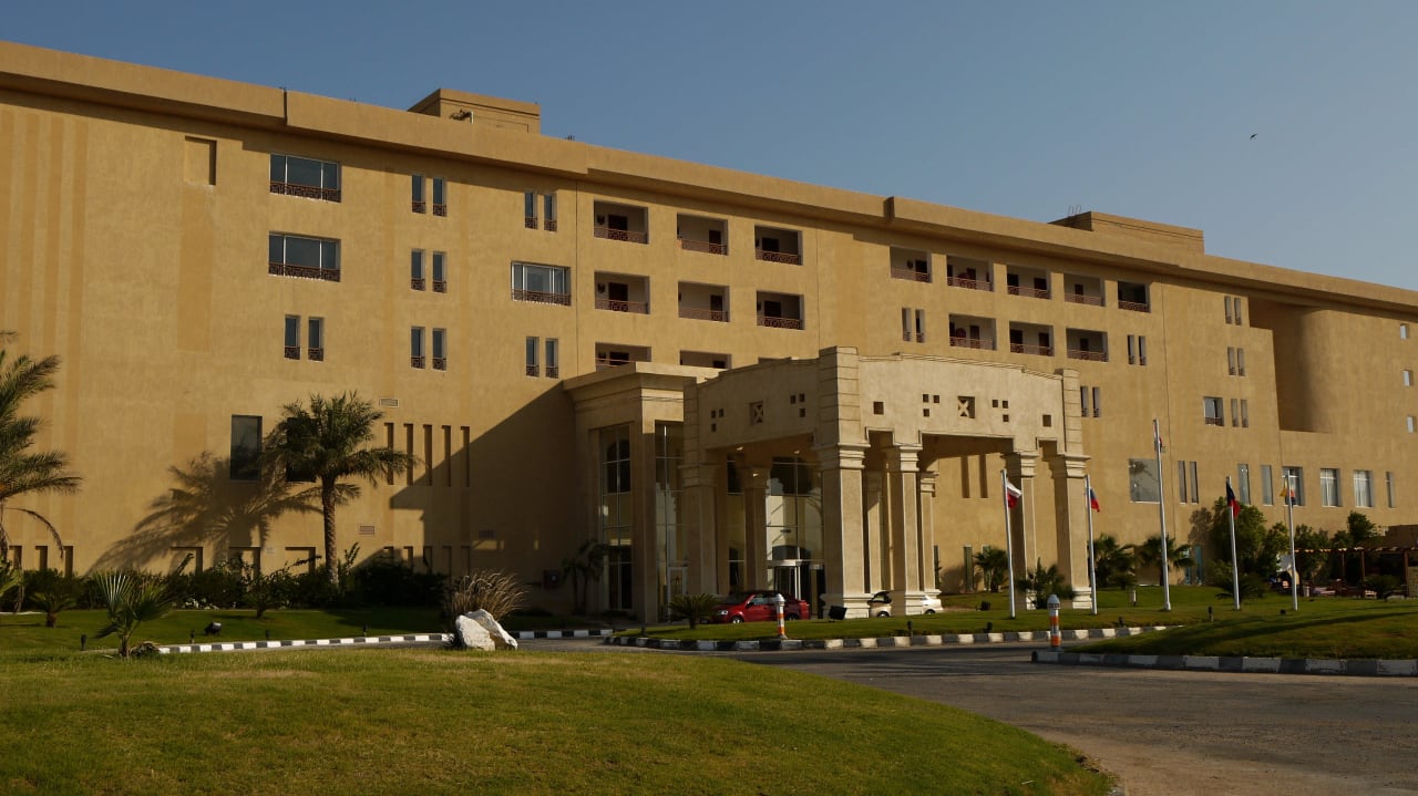 Hlavní vstup do hotelu Imperial Shams Abu Soma