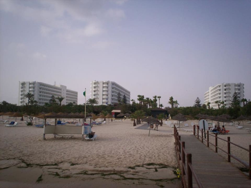 Hotel vom Strand aus  Sahara Beach Aquapark & Resort