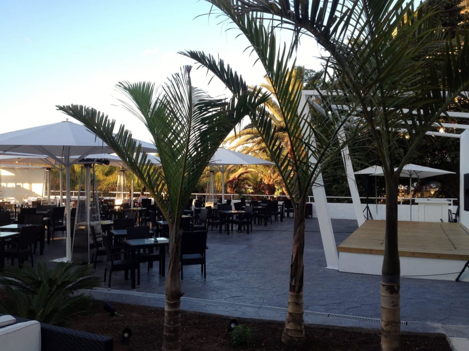 Bühne für Abendprogramm Servatur Playa Bonita