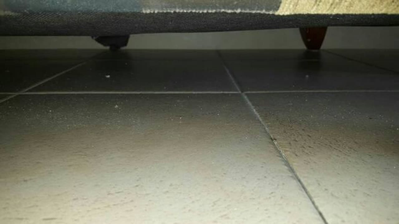 Schmutz unter Sofa Berjaya Beau Vallon Bay Resort & Casino