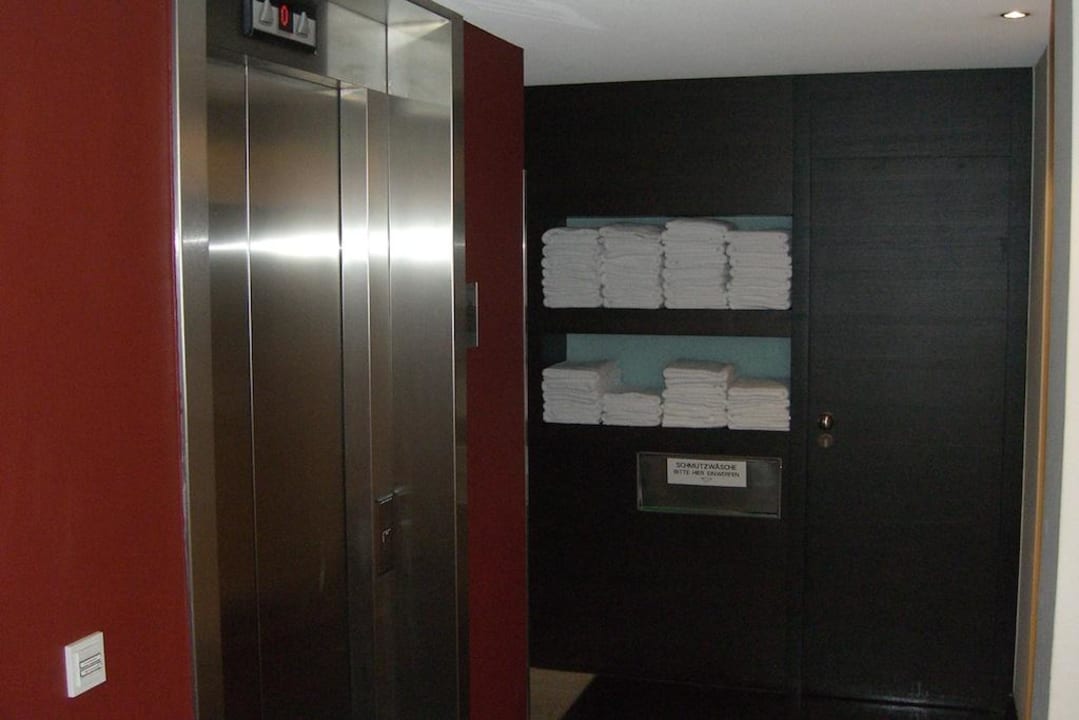 Handtücher/-Rückgabe im Wellnessbereich Hotel Novotel Karlsruhe City