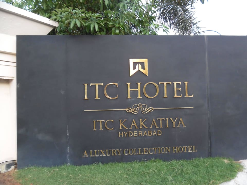Beschriftung am Haupteingang Hotel ITC Kakatiya Hyderabad