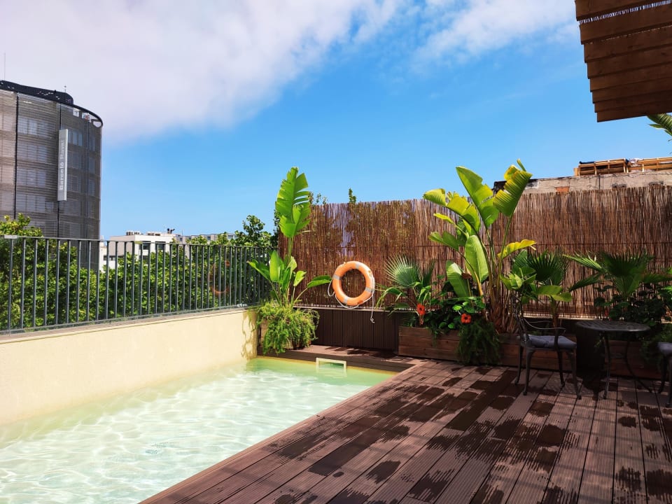 Pool Niu Barcelona Hotel