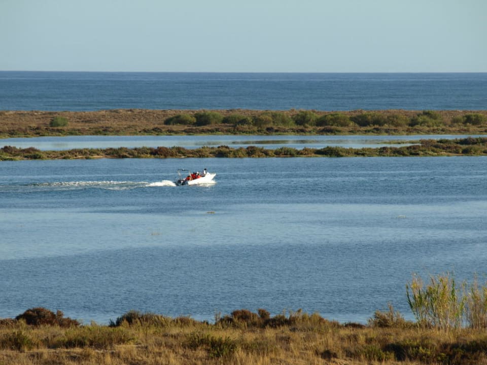 Łódką na hotelową plażę Golden Club Cabanas