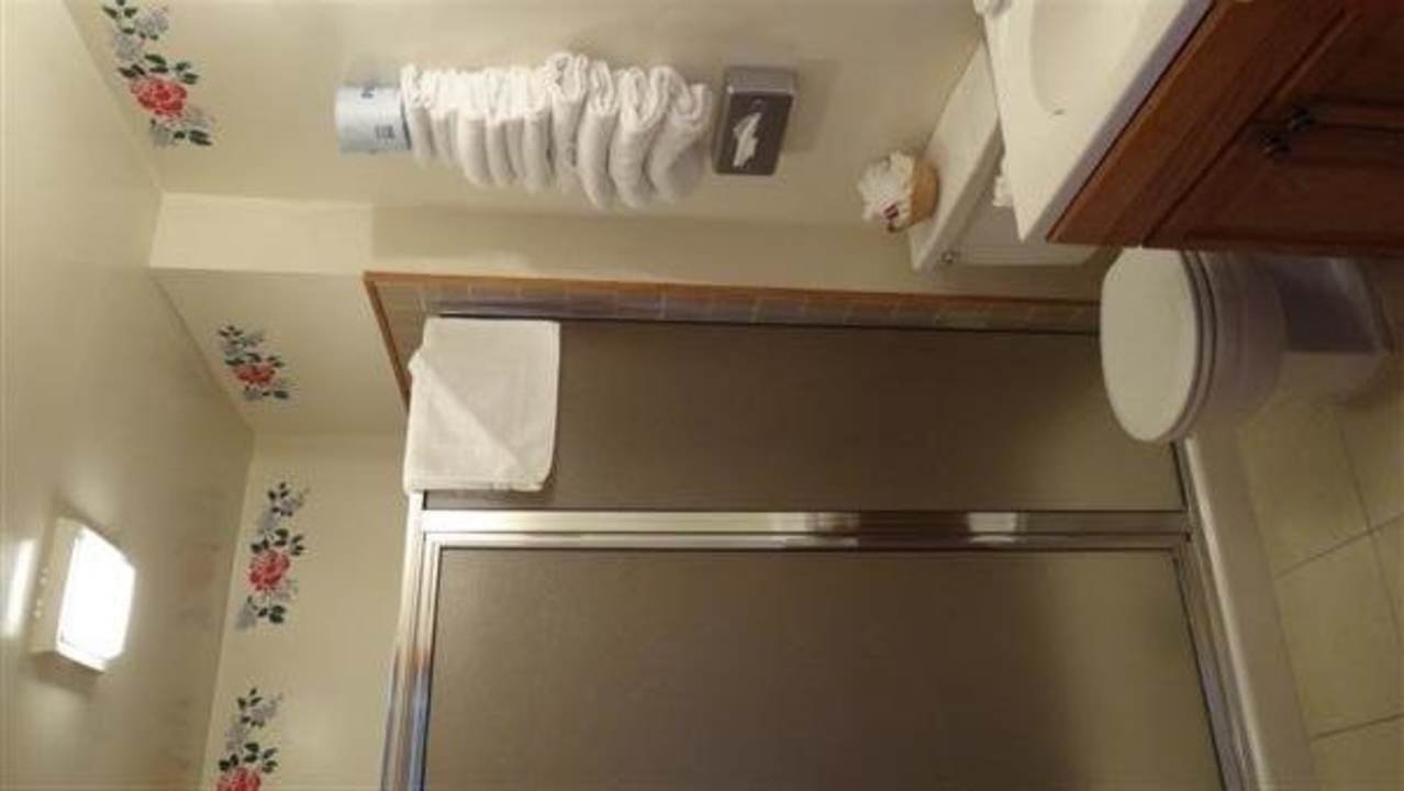 Klein aber niedlich - das Bad The Innsbruck Lodge