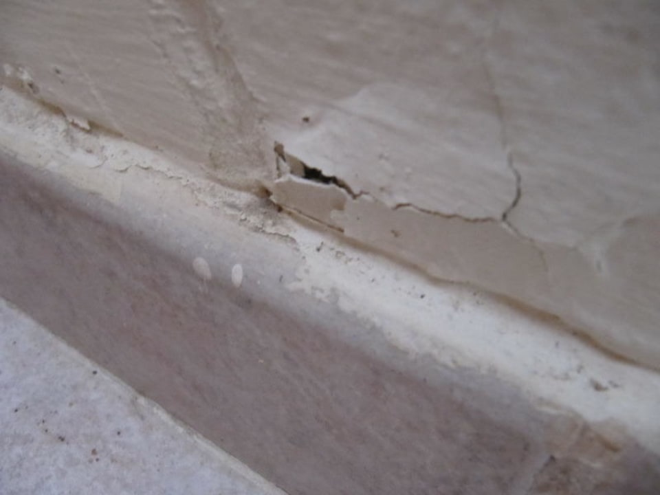 Schimmlige Wand, Wasserschaden Limanaki Beach Hotel