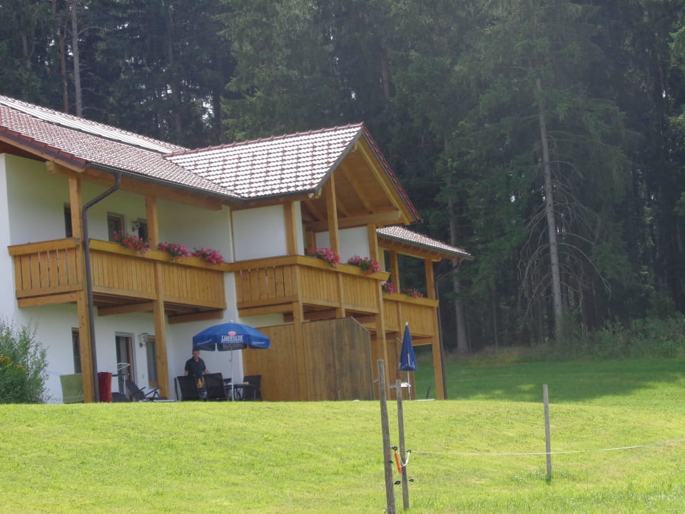Haus mit Wohlfühlwohnungen Rückseite Erlebnisbauernhof Achatz