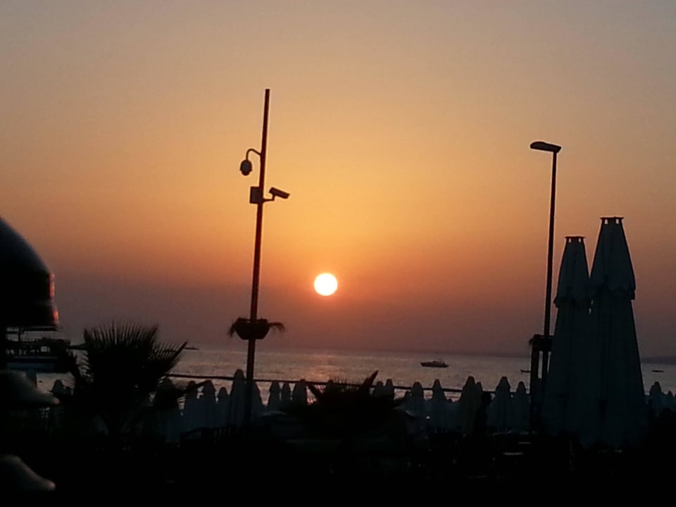 Sonnenuntergang beim Abendessen  Hotel Sirma