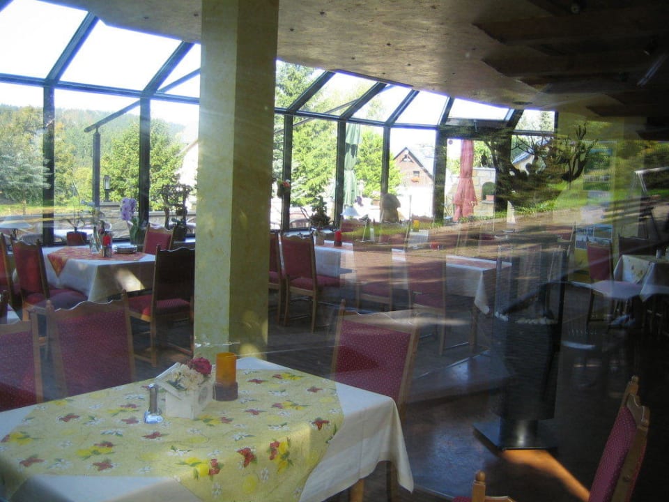 Blick ins Restaurant Naturhotel Gasthof Bärenfels