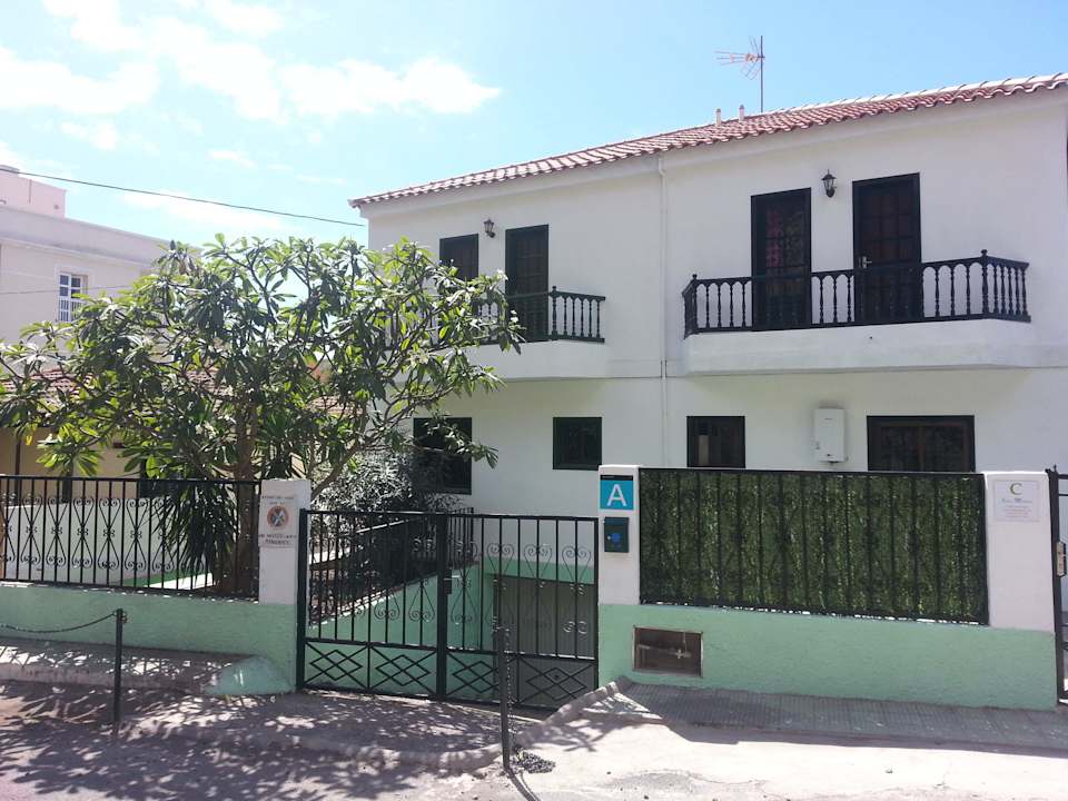 Fachada principal Apartments Los Medanos