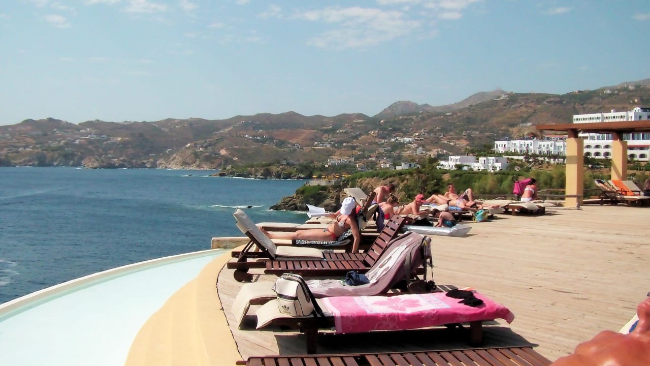 Liegeflächen am unteren Ruhepool Seaside A Lifestyle Resort