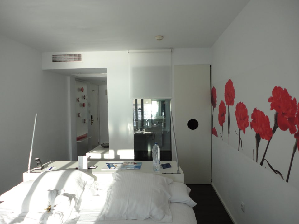 Bett mit Blick auf das Bad Iberostar Waves Bahia de Palma