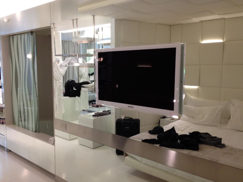TV Hotel The Mirror Barcelona