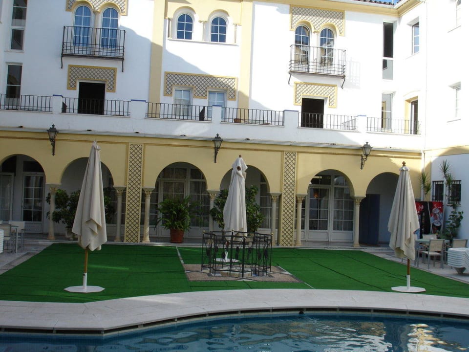 Innenhof; Pool Hotel Macia Alfaros