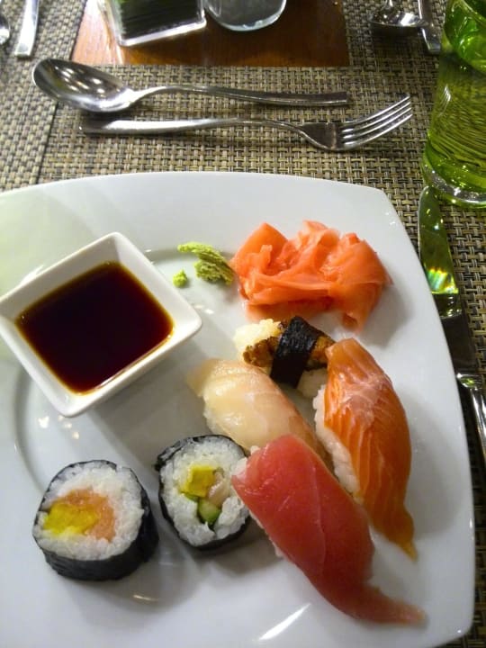 Etwas Sushi Crowne Plaza Hotel Yas Island