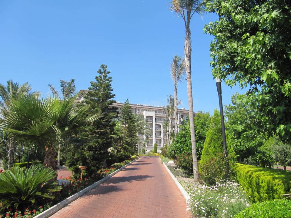 Weg zum Haupthaus Sunis Elita Beach Resort & Spa