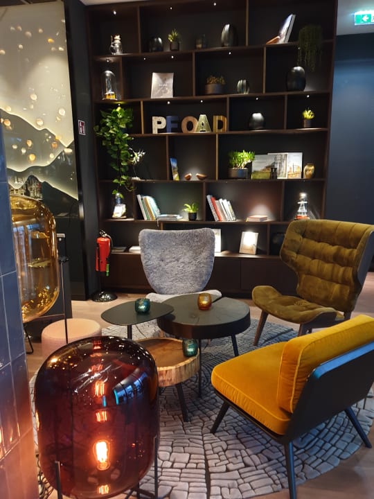 Lobby Motel One Salzburg