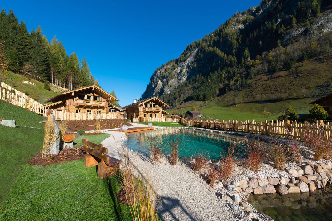 Chaletdorf Auszeit mit großem Erholungsteich Chaletdorf Auszeit