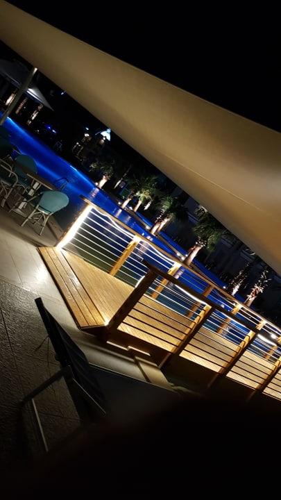 Pool Titanic Royal
