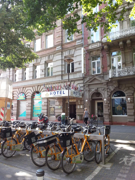 Vor dem Hotel: Mietfahrräder Hotel Königshof