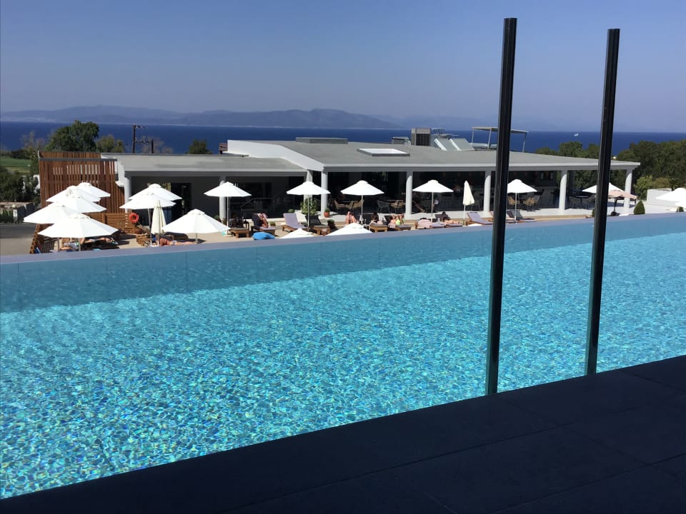 Pool Harmony Crest Resort & Spa