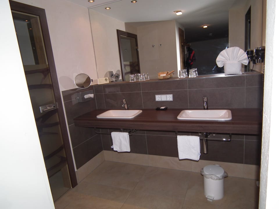 Modernes sauberes Bad Hotel DIE SONNE