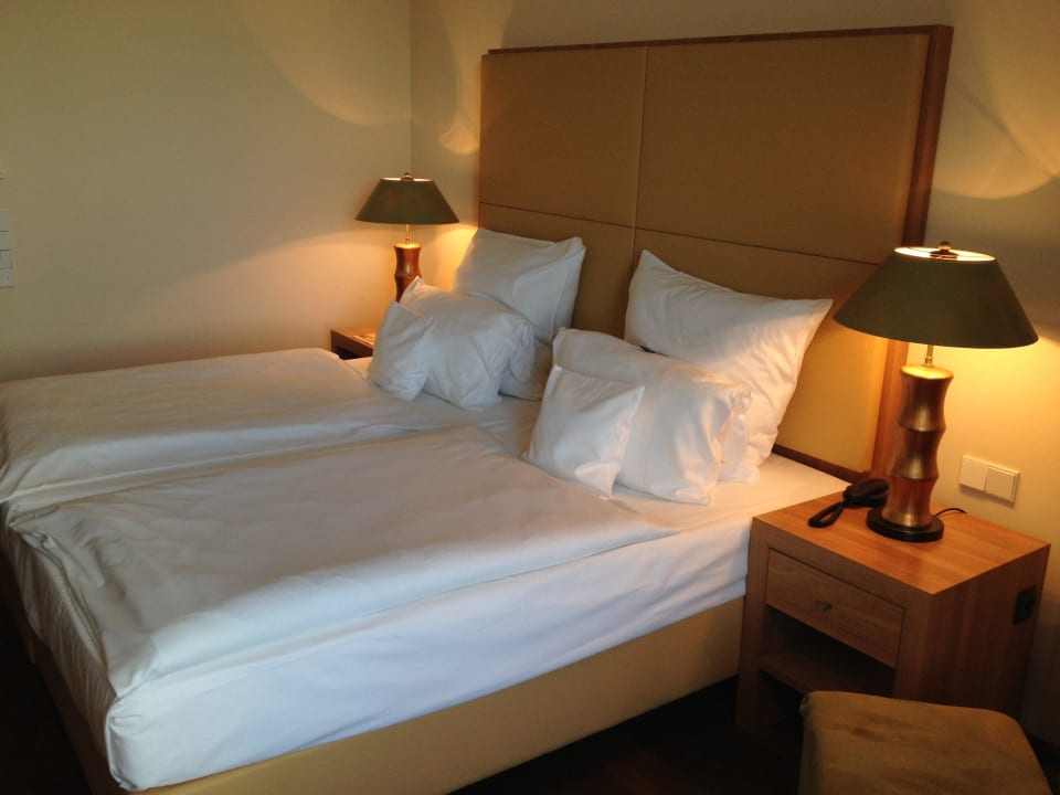 Doppelbett AMERON Köln Hotel Regent