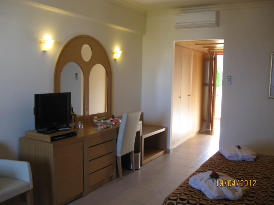 Zimmer der Luxusklasse Hotel Kalithea Horizon Royal