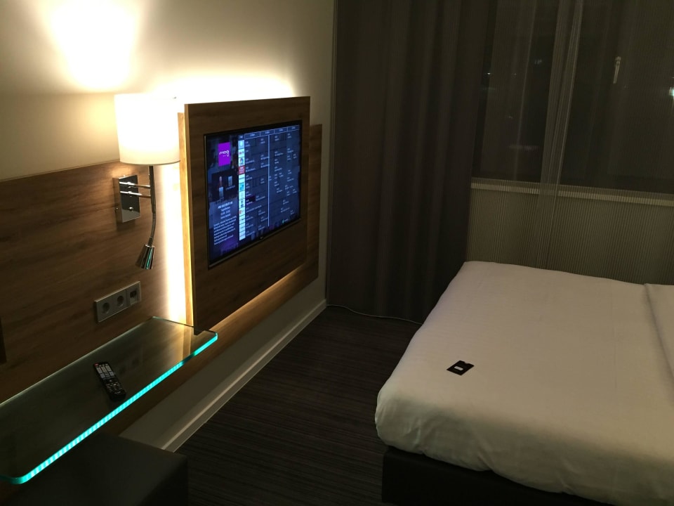 TV MOXY Munich Airport