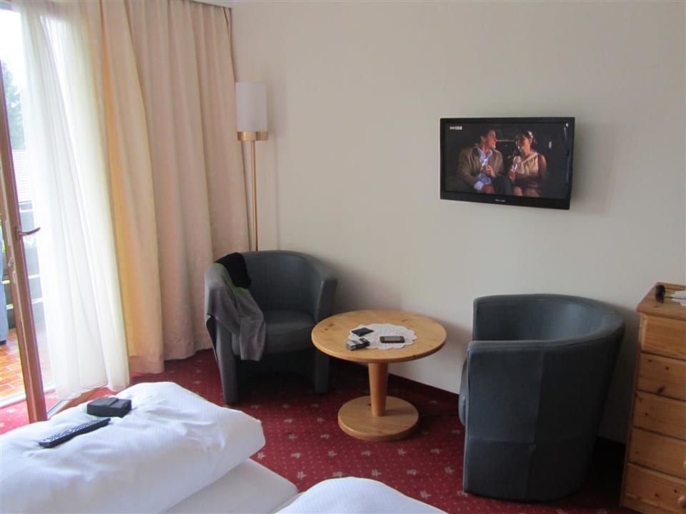 Sitzecke und neuer TV Gasthof Feichter