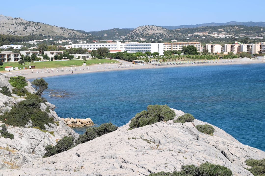 Von einem kleine Berg aus fotografiert  Irene Palace Beach Resort Club alltoura