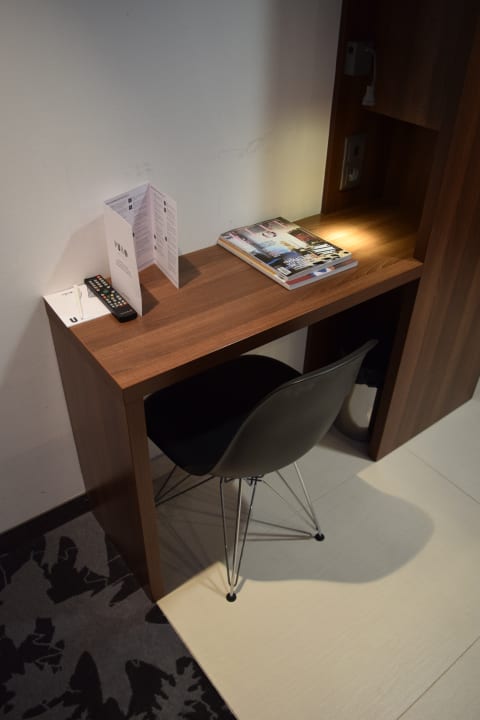 Schreibtisch... Hotel Puro