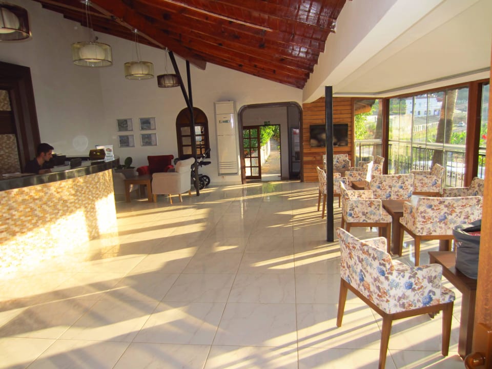 Lobby La Finca Marina