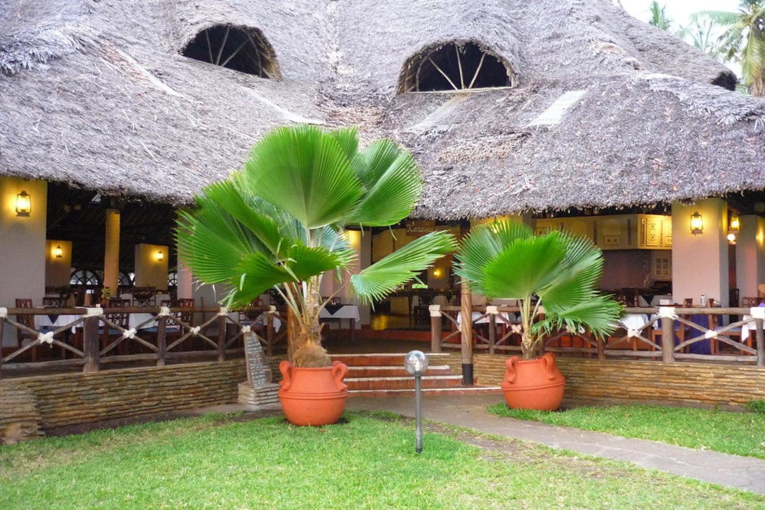 Restaurant-Eingang  Neptune Village Beach Resort & Spa