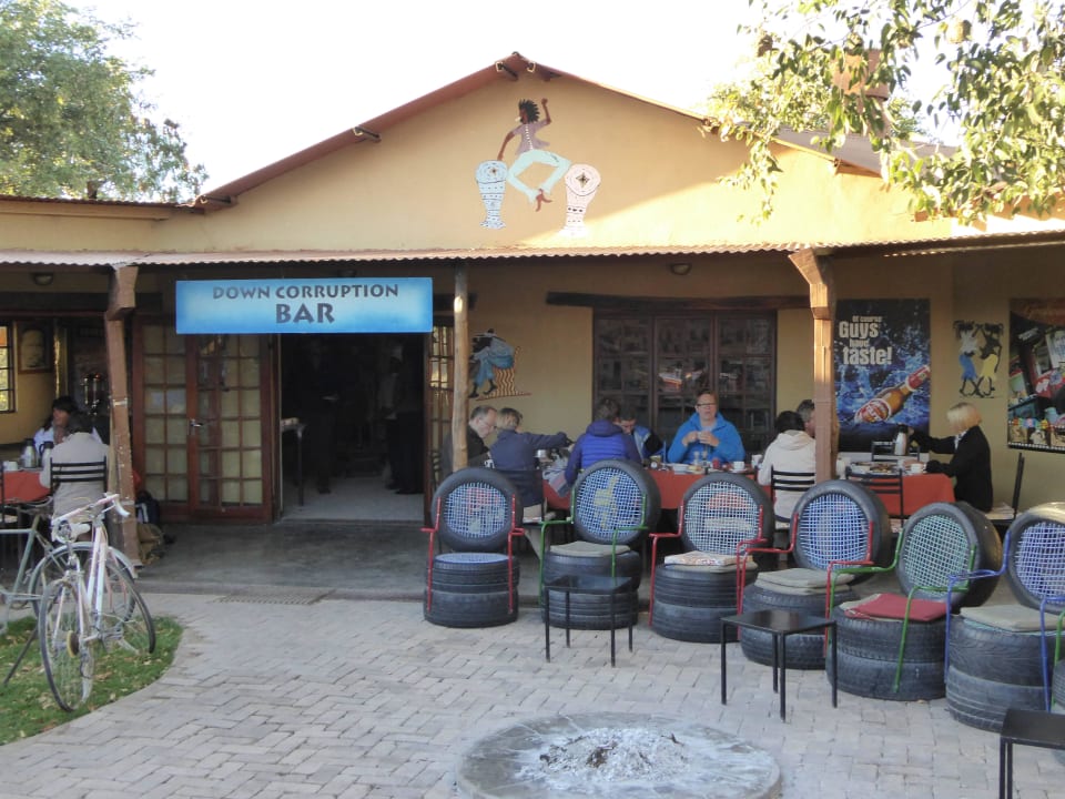 Innenhof Etosha Safari Camp