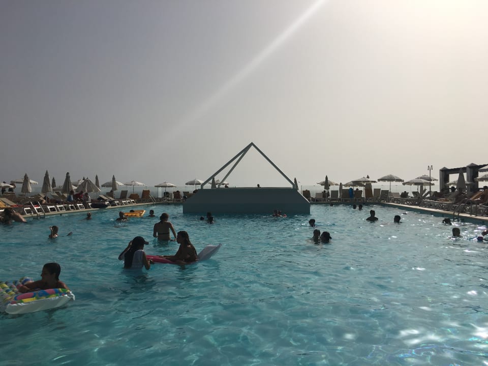 Pool Iberostar Waves Bouganville Playa