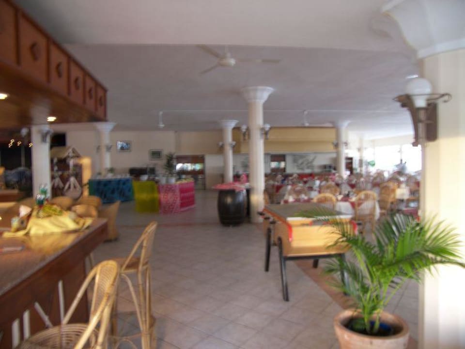Lobby Le Peninsula Bay Beach Resort & Spa