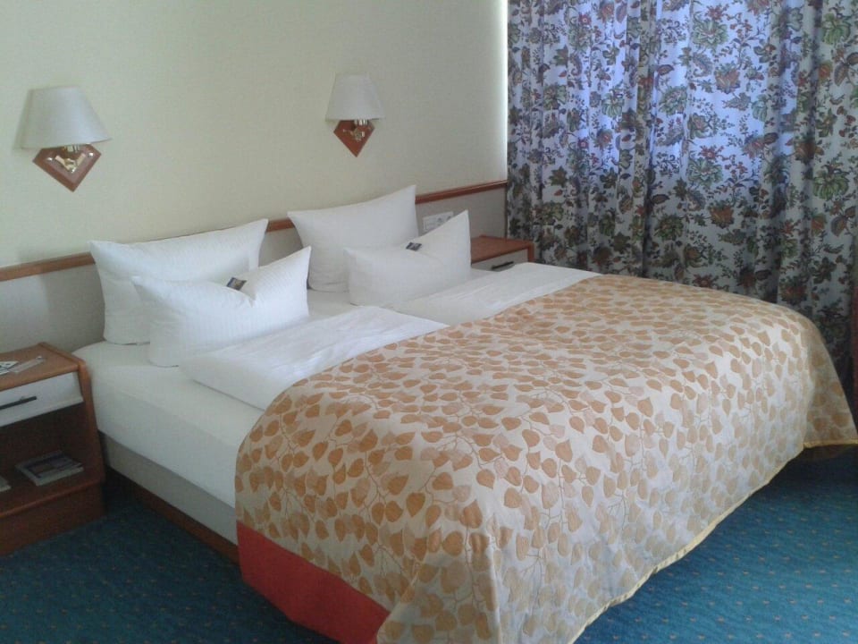Doppelbett, sehr bequem Hotel DER LINDENHOF