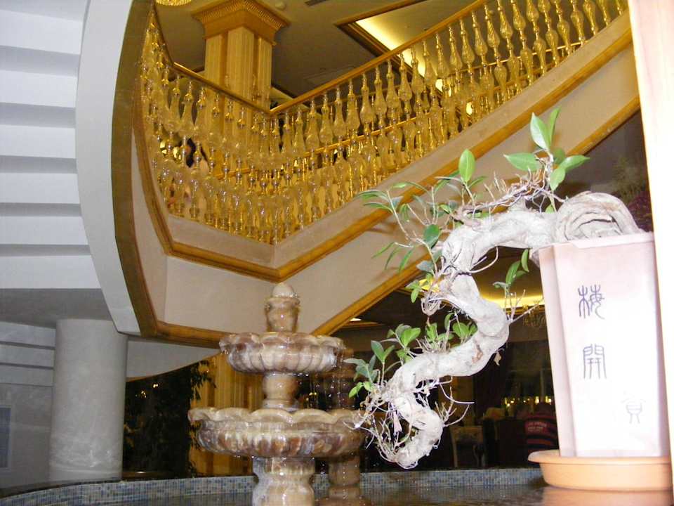 Brunnen im Erdgeschoss Diamond Excellence Resort & Spa
