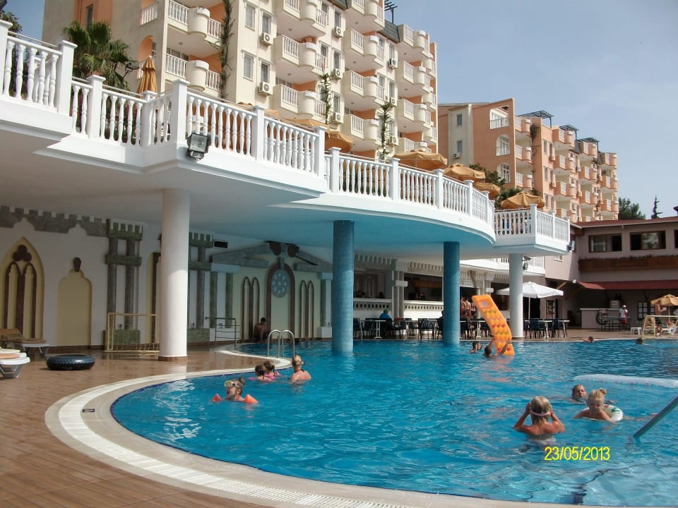 Hauptpool am Nachmittag Hotel Club Paradiso