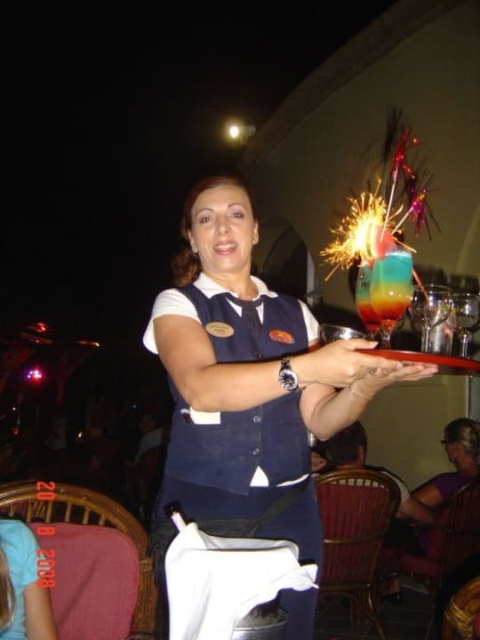 Dimitra die immer gute Laune hatte. Hotel Kalithea Mare Palace