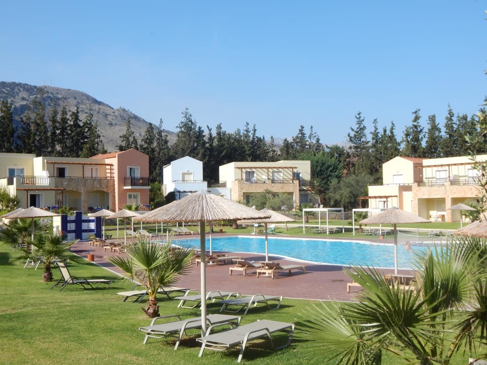 Kleiner Pool Pilot Beach Resort