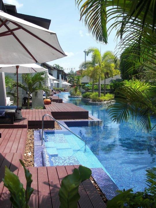 Pool der Pool-Access-Zimmer La Flora Khao Lak