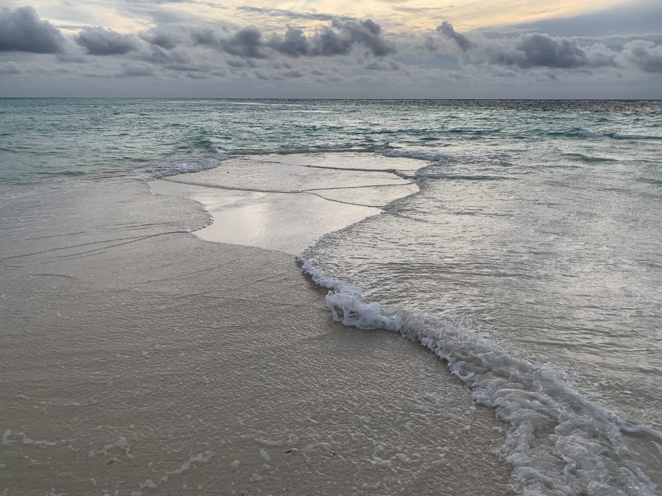 Strand Kuredu Island Resort & Spa