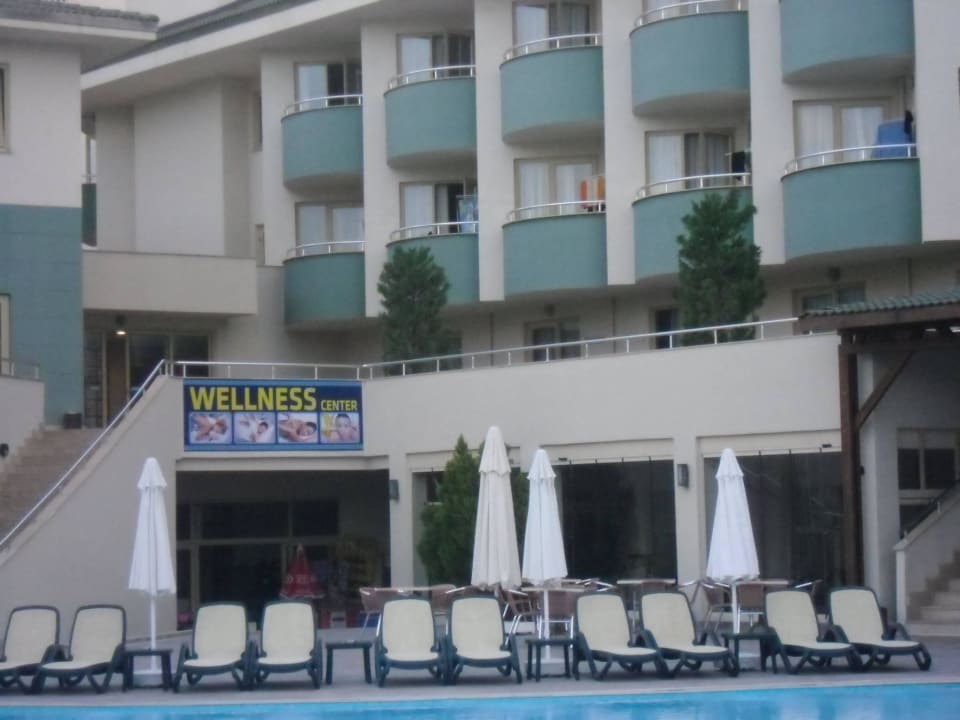 Wellnessbereich mit Pool Side Breeze Hotel