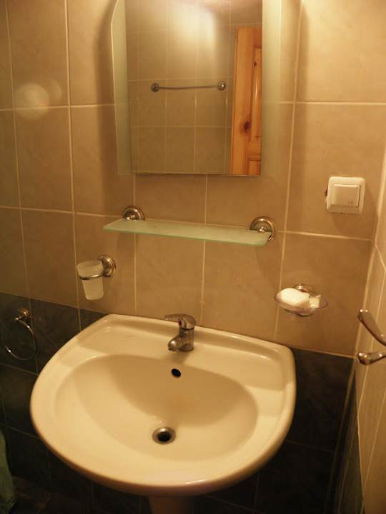 Umywalka z lustrem  Hotel Zlaten Rog/ Golden Horn